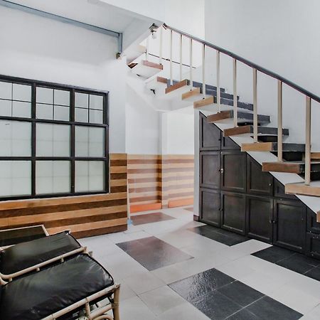 Oyo Life 90091 Wisma Pakuan Syariah Богор Экстерьер фото