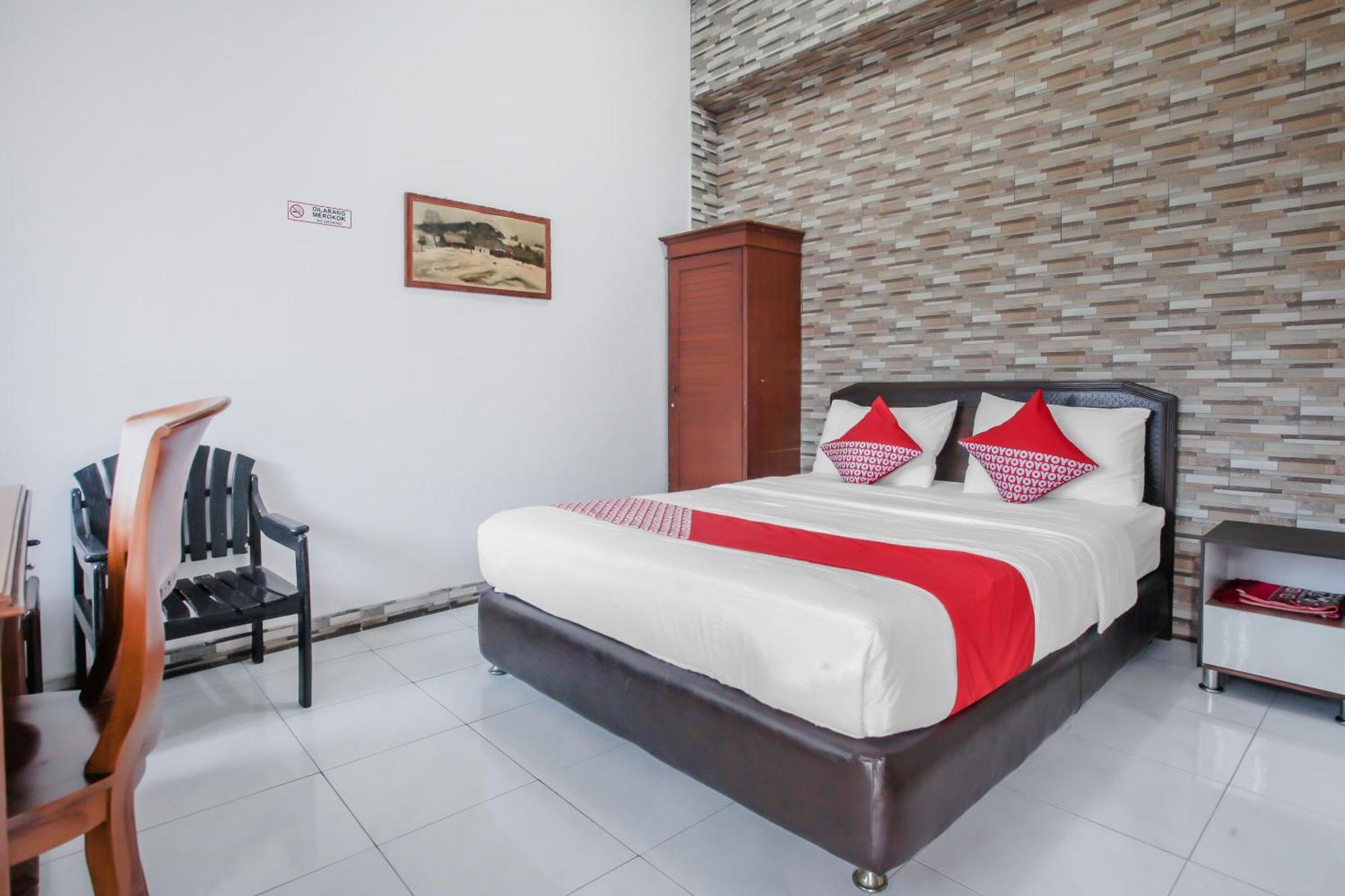 Oyo Life 90091 Wisma Pakuan Syariah Богор Экстерьер фото