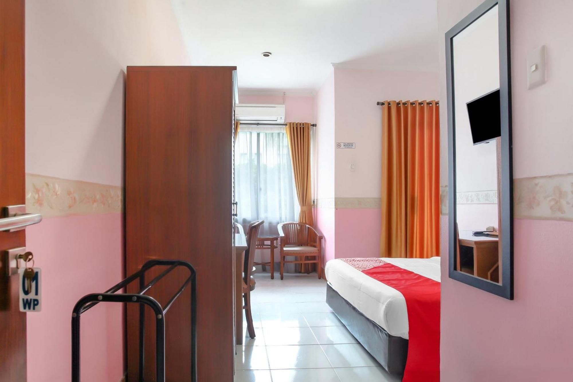 Oyo Life 90091 Wisma Pakuan Syariah Богор Экстерьер фото