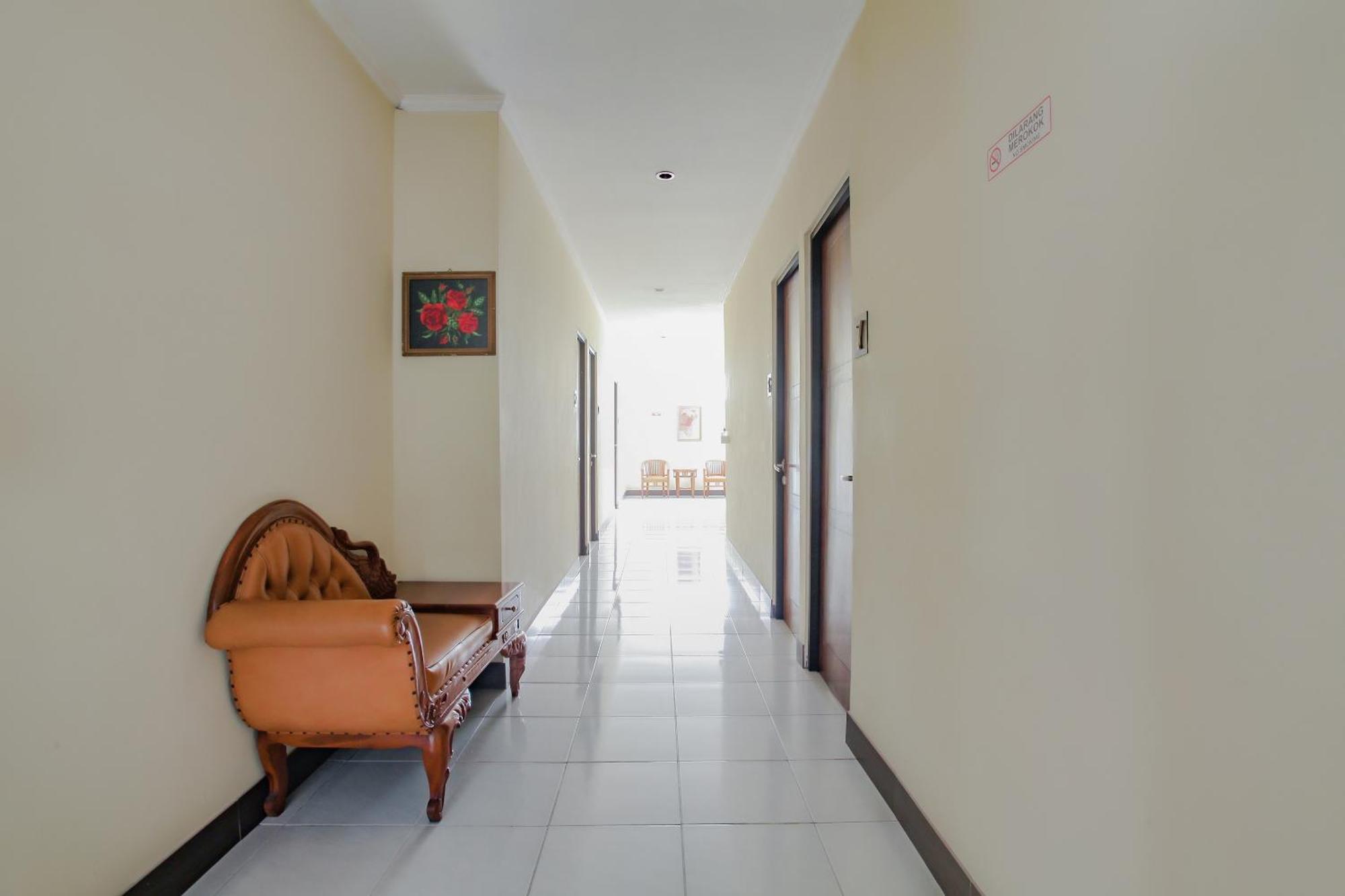Oyo Life 90091 Wisma Pakuan Syariah Богор Экстерьер фото