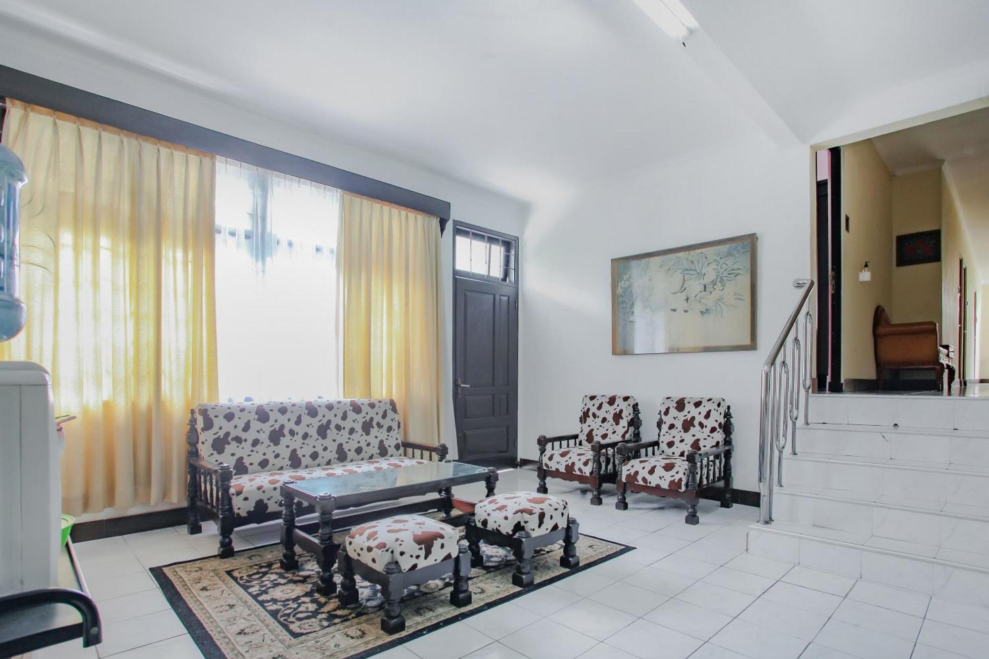 Oyo Life 90091 Wisma Pakuan Syariah Богор Экстерьер фото