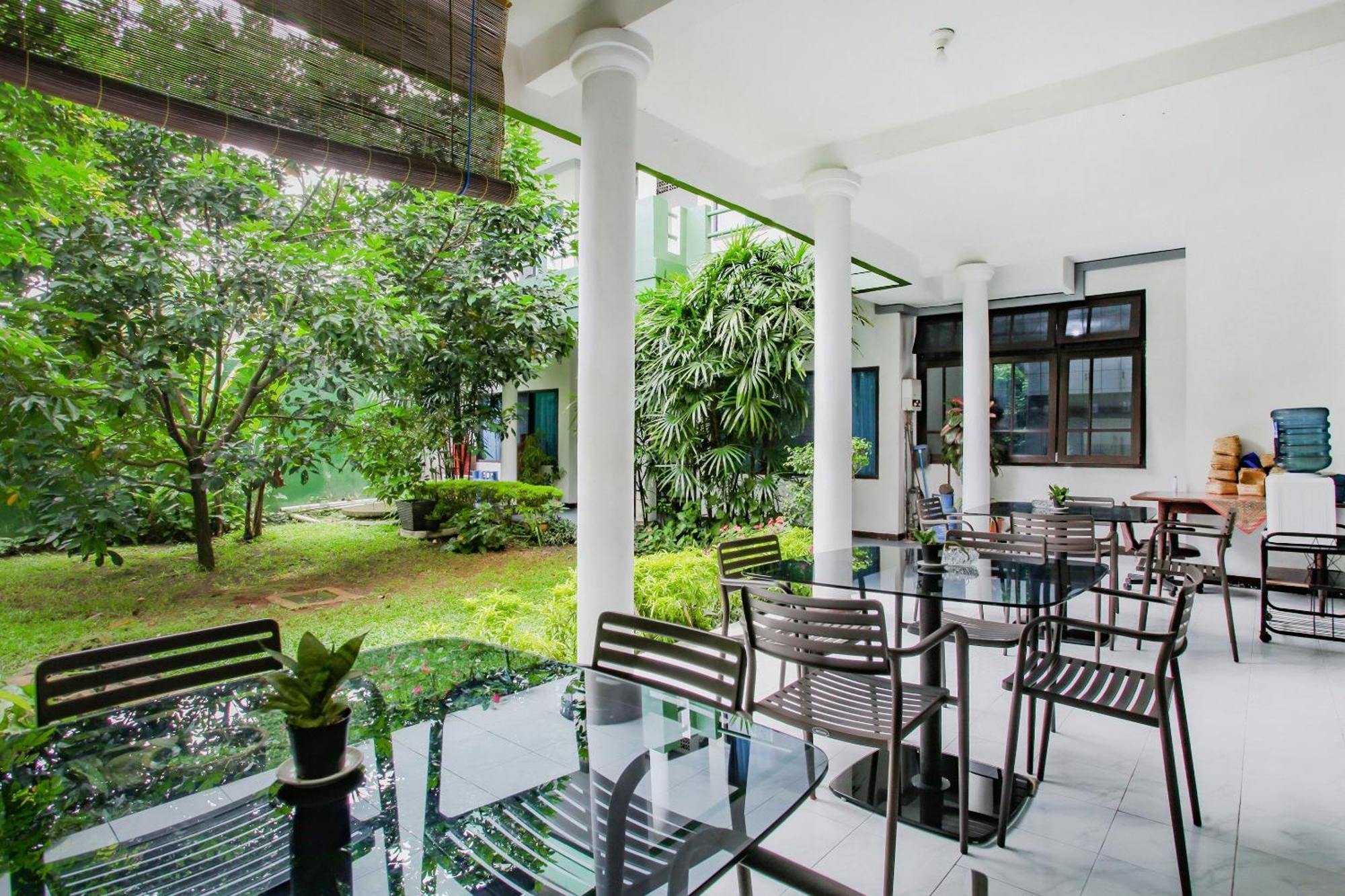 Oyo Life 90091 Wisma Pakuan Syariah Богор Экстерьер фото
