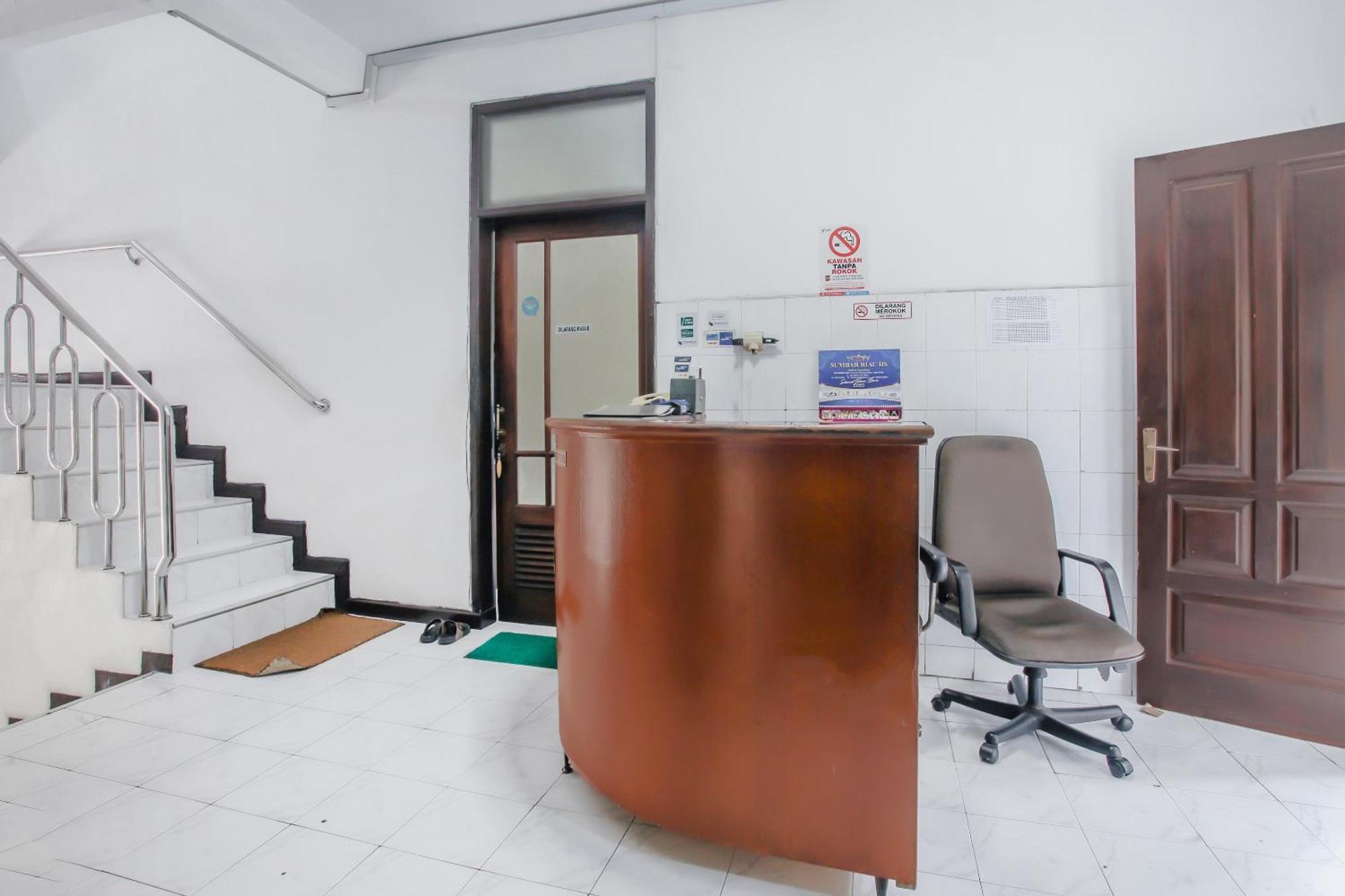 Oyo Life 90091 Wisma Pakuan Syariah Богор Экстерьер фото