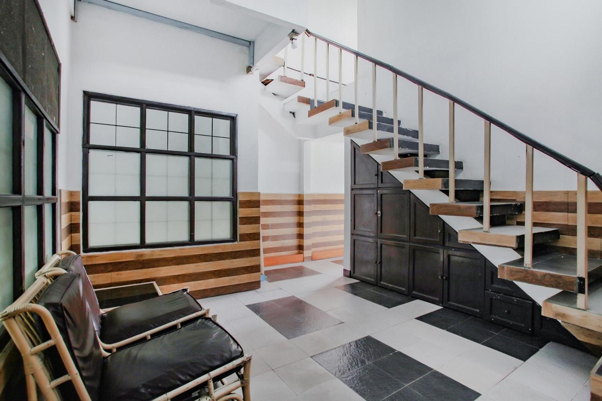 Oyo Life 90091 Wisma Pakuan Syariah Богор Экстерьер фото
