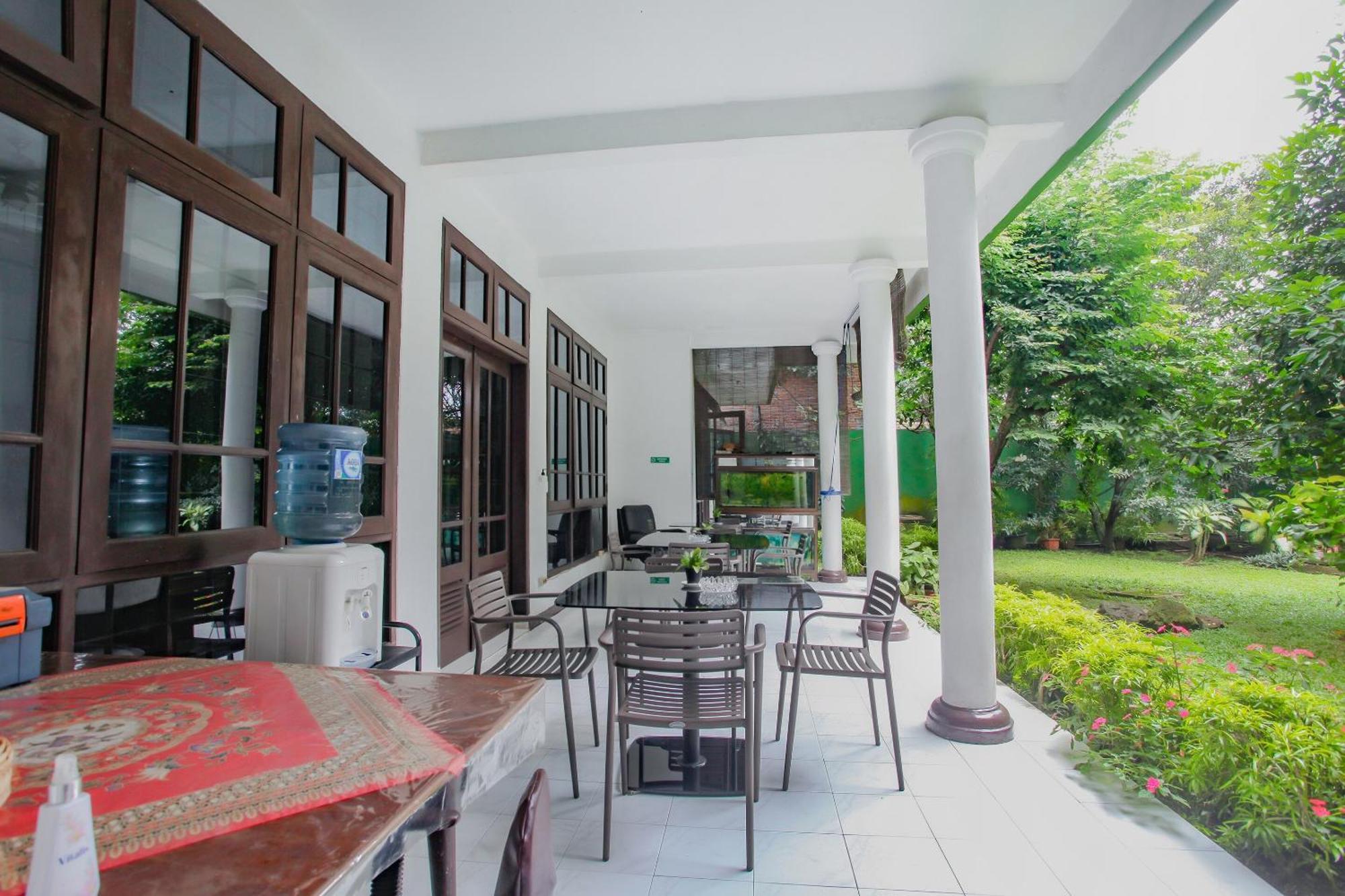 Oyo Life 90091 Wisma Pakuan Syariah Богор Экстерьер фото