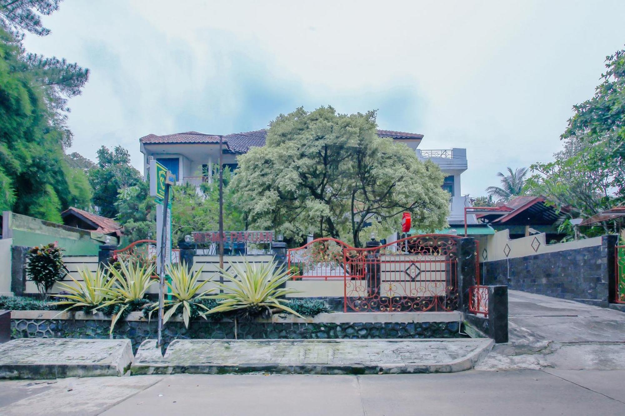 Oyo Life 90091 Wisma Pakuan Syariah Богор Экстерьер фото