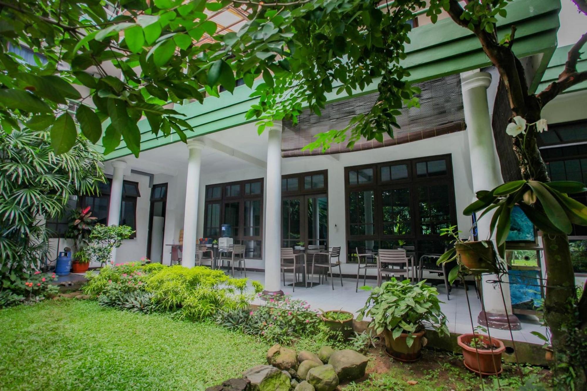 Oyo Life 90091 Wisma Pakuan Syariah Богор Экстерьер фото