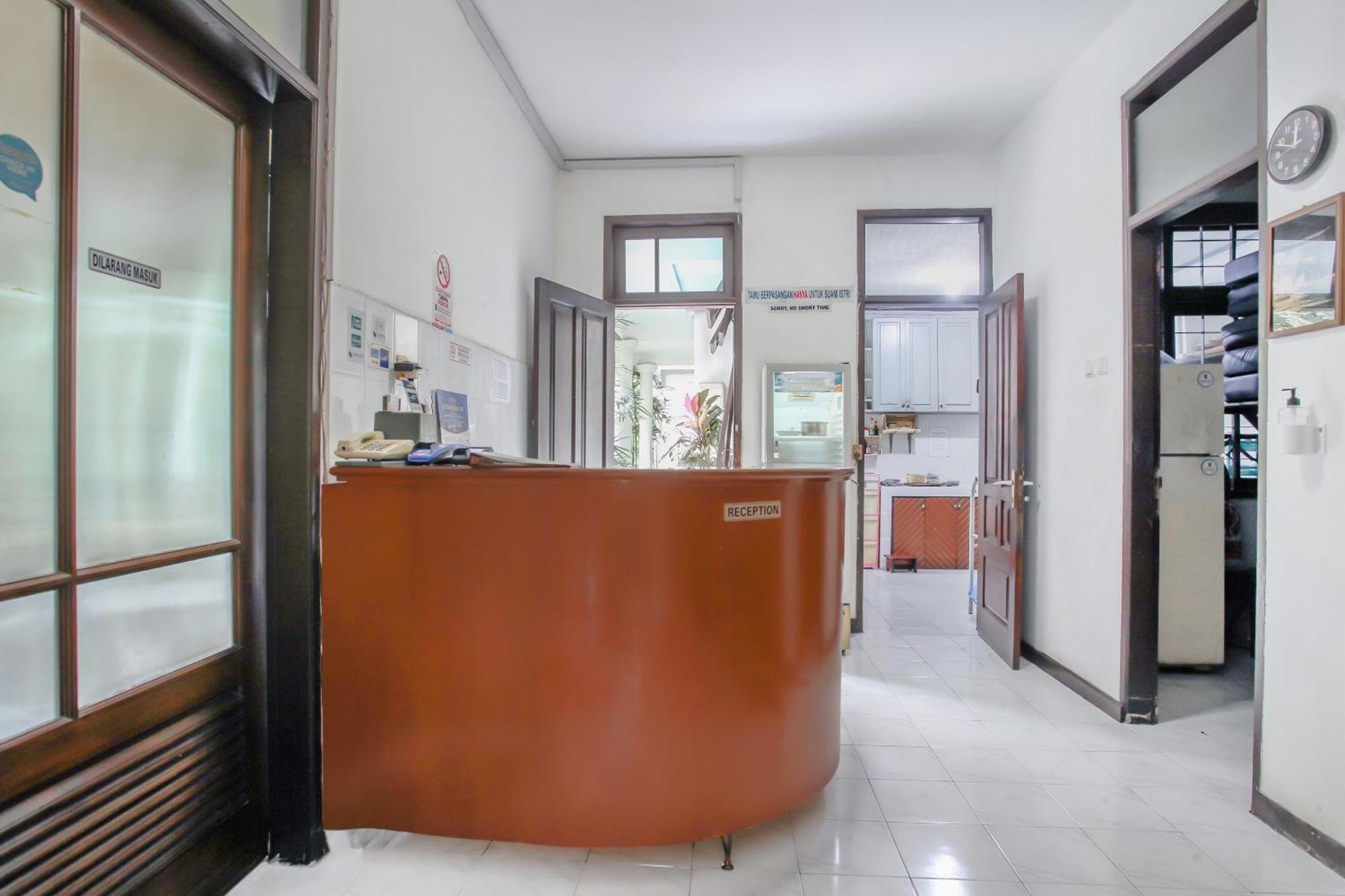 Oyo Life 90091 Wisma Pakuan Syariah Богор Экстерьер фото